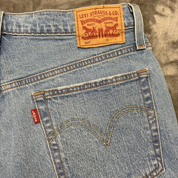 Levi's 501 Shorts Womens Sz.30 Blue Denim Raw Hem Daisy Duke Button Fly - Picture 5 of 9